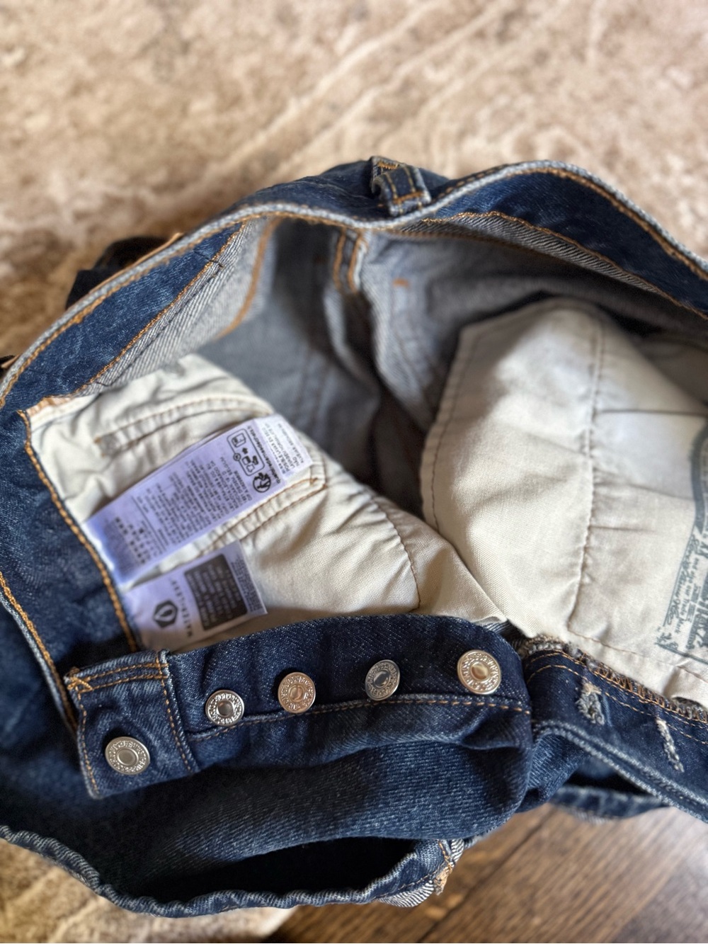 Levis 501 Mid Thigh Short in Broken Midnight like new women’s 24 - Picture 5 of 8